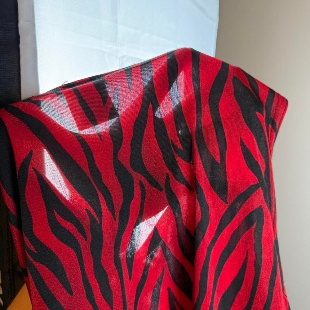 Y2K Red and black zebra print sleeveless blouse - Picture 6 of 6